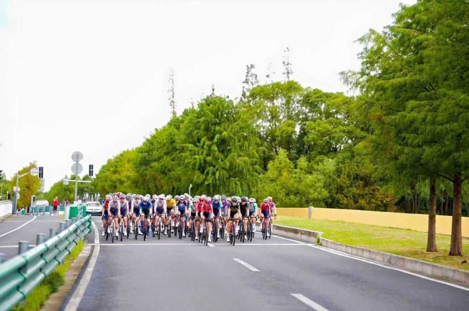 世界级生态, 的稳步成长, 先是完成一 世界级生态, 的稳步成长, 先是完成一